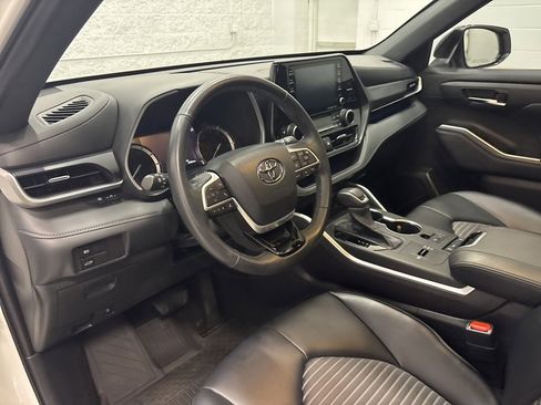 Used 2022 Toyota Highlander XSE image 14
