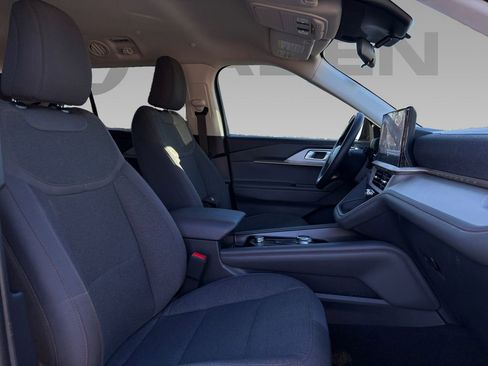 Used 2025 Ford Explorer Active image 9