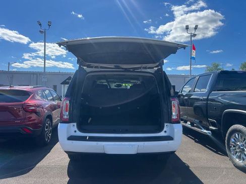 Used 2020 GMC Yukon XL SLT w/ Open Road Package AWD/4WD image 6
