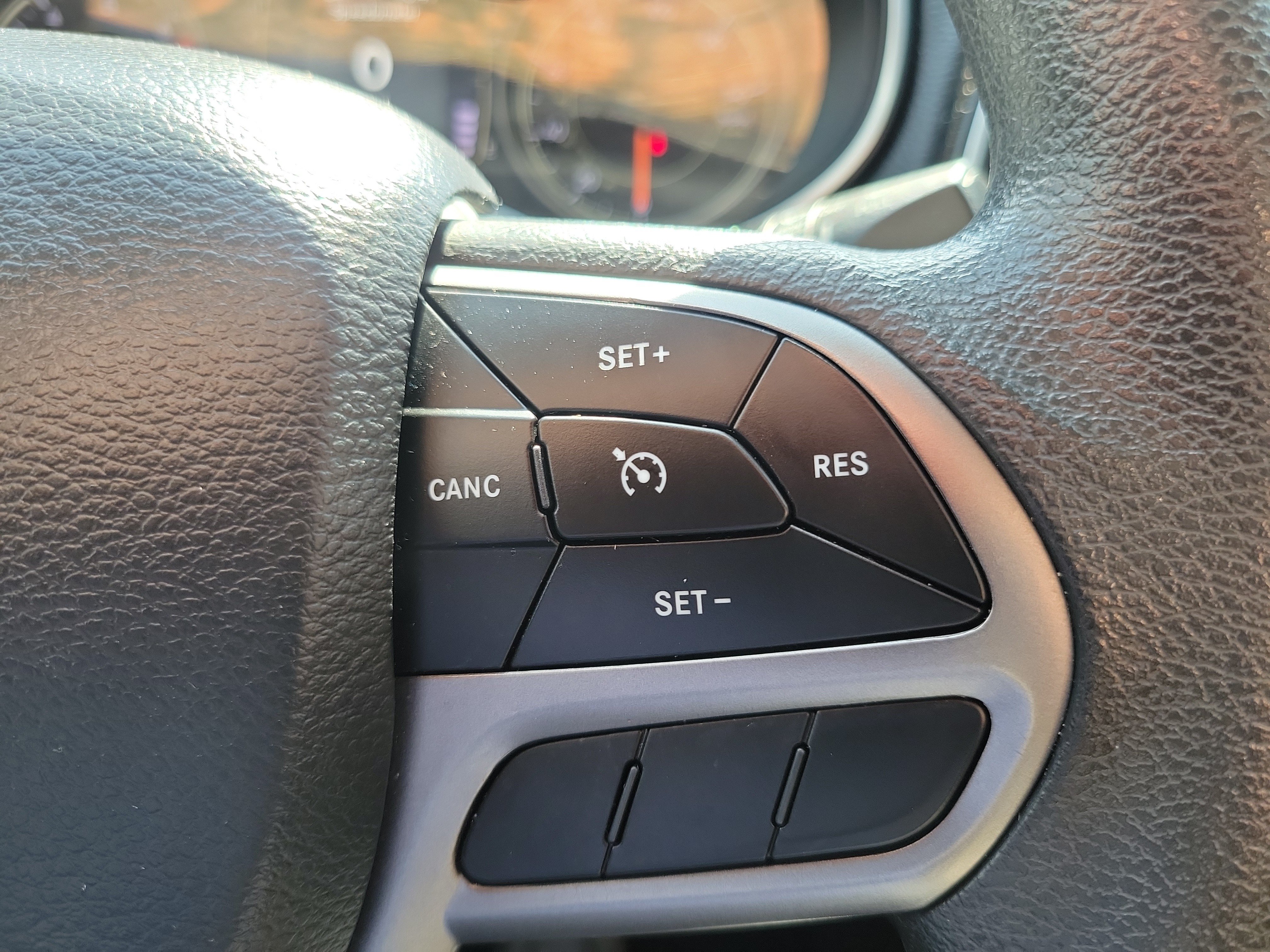 Used 2021 Jeep Cherokee Latitude w/ Mopar Interior Package FWD image 18
