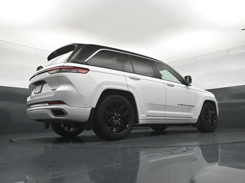 Used 2022 Jeep Grand Cherokee Summit AWD/4WD image 24