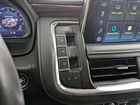 Used 2023 Chevrolet Suburban Premier image 13