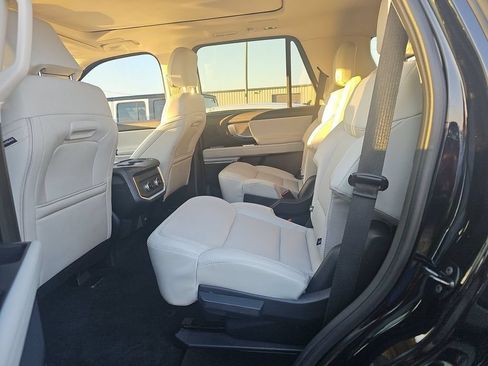 Used 2025 Ford Expedition Platinum w/ Driver's Package AWD/4WD image 8