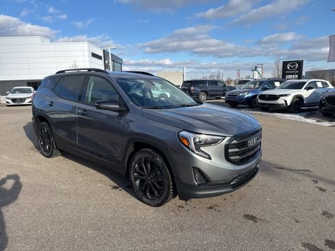 Used 2019 GMC Terrain SLE w/ Driver Convenience Package image 3