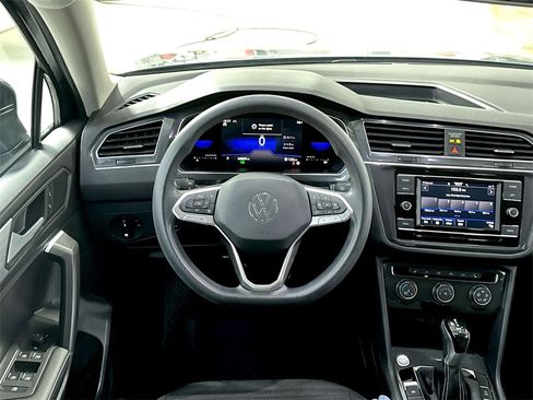 Used 2022 Volkswagen Tiguan S image 10