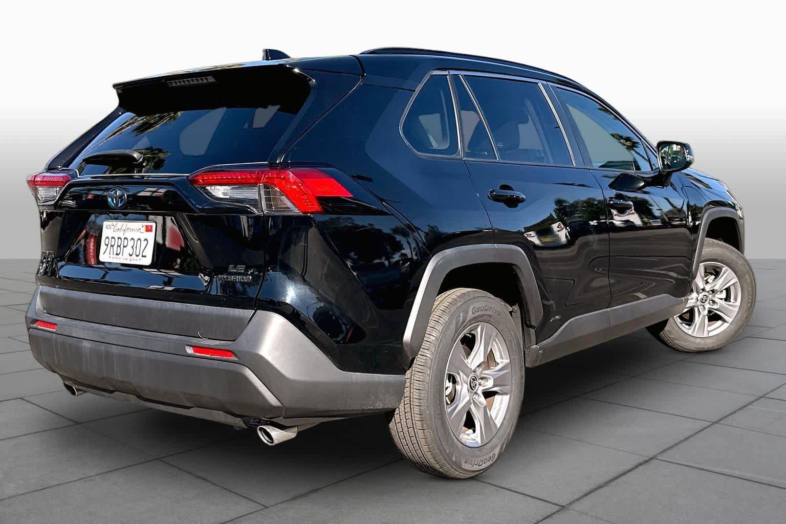 Used 2024 Toyota RAV4 LE AWD/4WD image 12