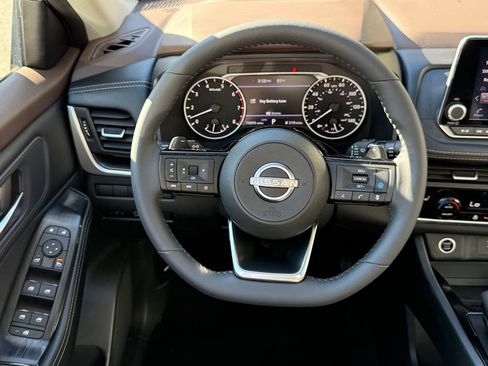 Used 2023 Nissan Rogue SV w/ SV Premium B Package AWD/4WD image 11