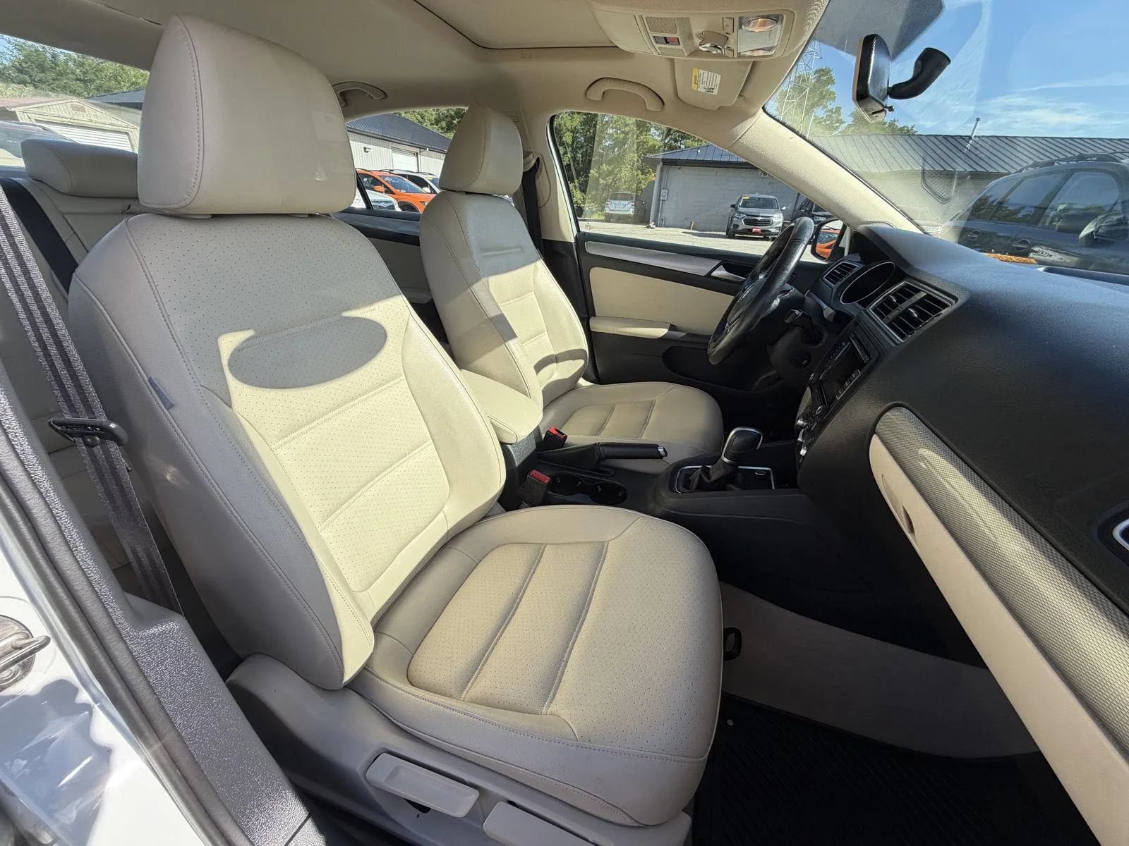 Used 2015 Volkswagen Jetta SE FWD image 16