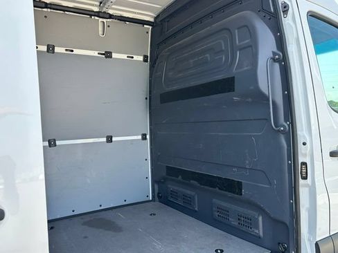 Used 2025 Mercedes-Benz Sprinter 2500 image 12