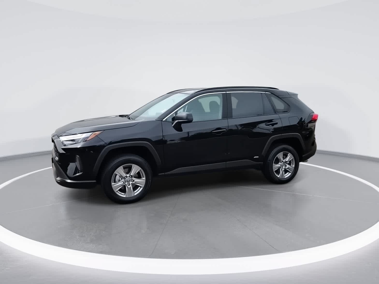 Certified 2024 Toyota RAV4 LE AWD/4WD image 4