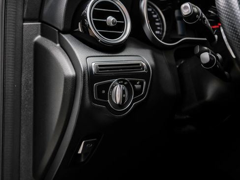 Used 2019 Mercedes-Benz GLC 300 image 32