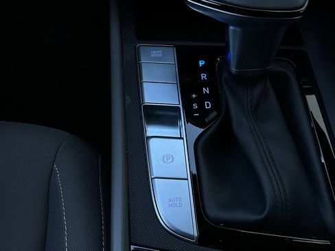 Used 2025 Hyundai Elantra SEL image 24