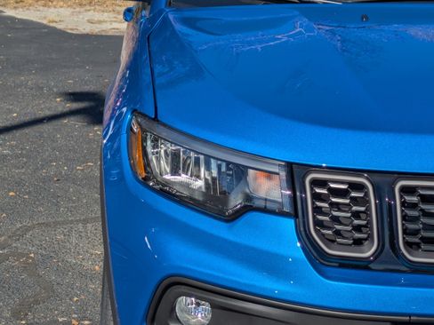 New 2026 Jeep Compass Latitude image 11