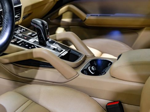 Used 2019 Porsche Cayenne Sport Utility 4D image 29