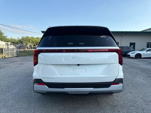Used 2026 Kia Carnival LXS image 13