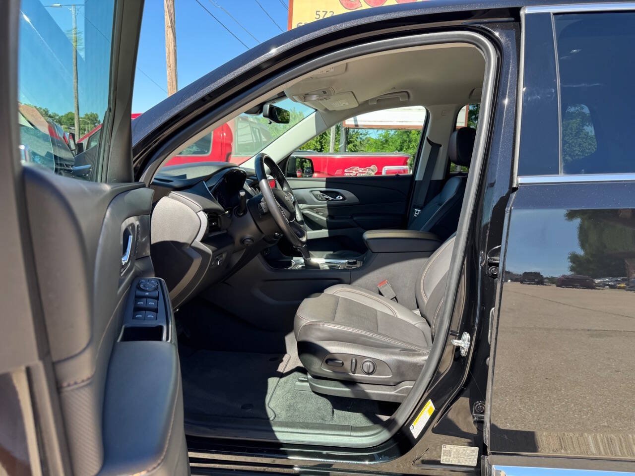 Used 2019 Chevrolet Traverse Premier w/ Driver Confidence II Package FWD image 12