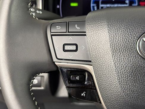 Used 2025 Toyota Camry SE w/ Convenience Package FWD image 24