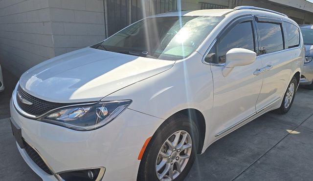 Used 2020 Chrysler Pacifica Touring-L FWD image 1