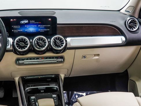 Used 2023 Mercedes-Benz EQB 300 300 image 18