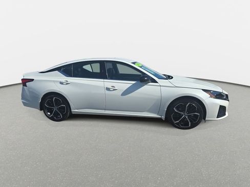 Used 2023 Nissan Altima 2.5 SR FWD image 4