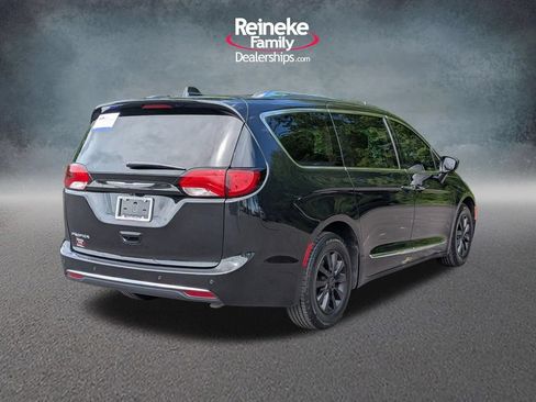 Used 2020 Chrysler Pacifica Touring-L Plus FWD image 5