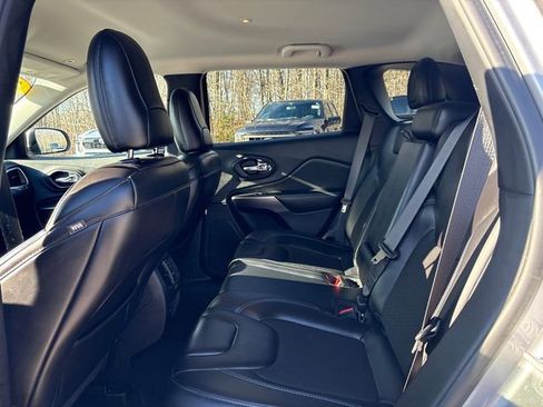 Used 2019 Jeep Cherokee Latitude Plus w/ Cold Weather Group image 14