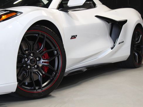Used 2023 Chevrolet Corvette Z06 RWD image 31