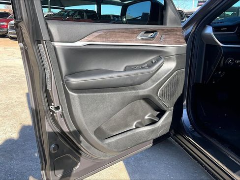New 2025 Jeep Grand Cherokee Limited w/ Black Appearance Package image 11