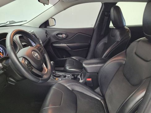 Used 2019 Jeep Cherokee Latitude Plus w/ Cold Weather Group AWD/4WD image 17