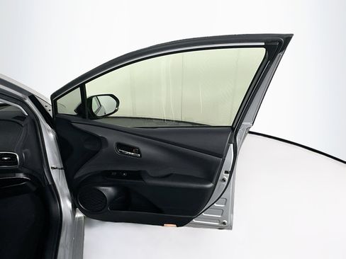 Used 2016 Toyota Prius Three Touring image 30