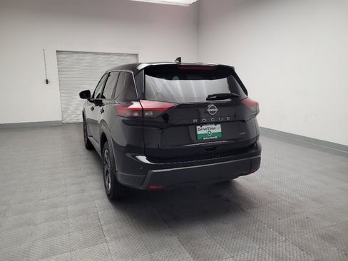 Used 2025 Nissan Rogue SV AWD/4WD image 6