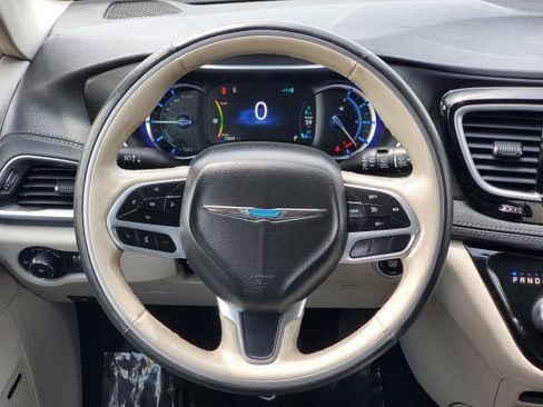 Used 2020 Chrysler Pacifica Limited FWD image 24