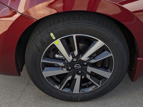 New 2025 Nissan Versa SV image 7