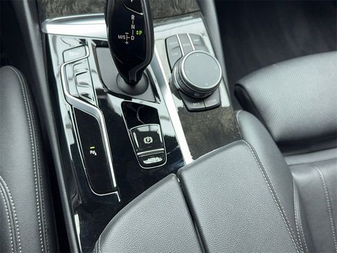 Used 2022 BMW 530i w/ Convenience Package image 32