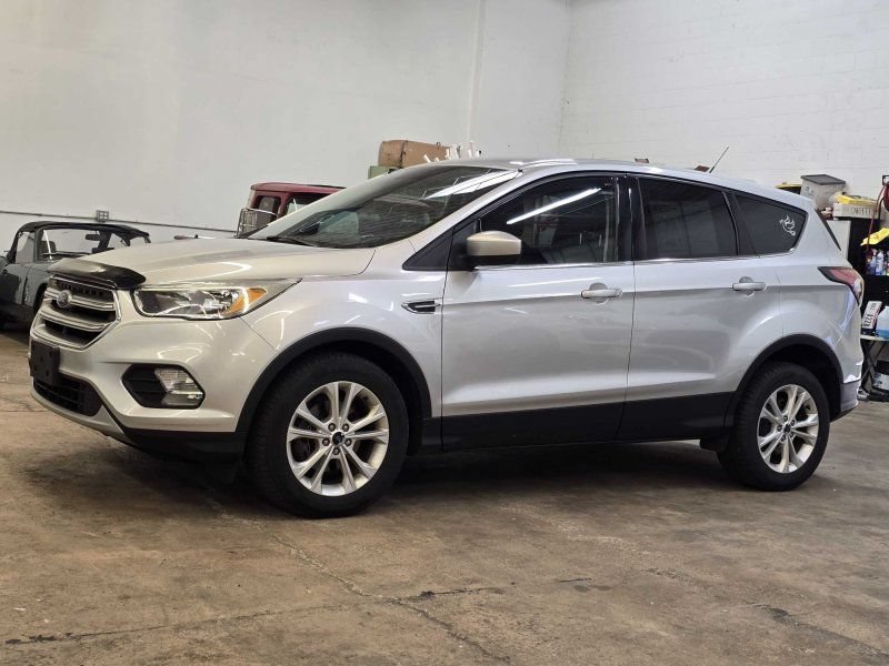 Used 2017 Ford Escape SE FWD image 3