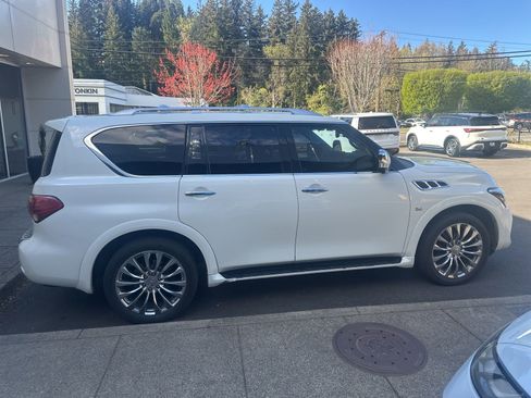 Used 2016 INFINITI QX80 4WD w/ Deluxe Technology Package image 6