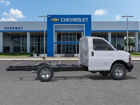 New 2025 Chevrolet Express 3500 w/ Power Convenience Package image 5