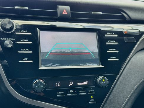 Used 2019 Toyota Camry SE w/ Carpet Mat Package FWD image 10