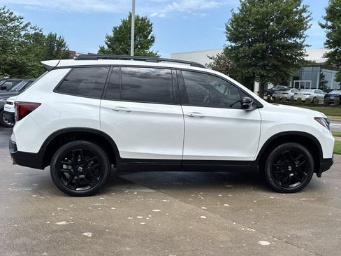 Used 2025 Honda Passport Black Edition image 2