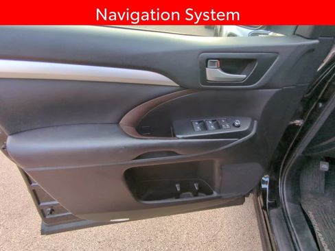 Used 2017 Toyota Highlander XLE AWD/4WD image 8