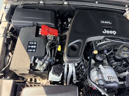 Used 2020 Jeep Gladiator Overland AWD/4WD image 12