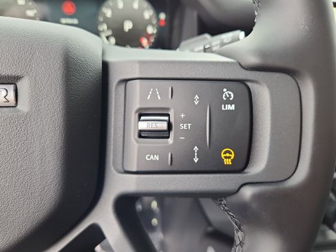 Used 2025 Land Rover Defender 130 S image 18