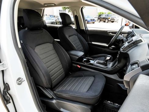 Used 2017 Ford Edge SE image 29