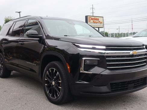 Used 2026 Chevrolet Traverse LT w/ Sun and Wheel Package FWD image 5