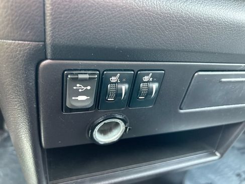 Used 2016 Toyota Sienna SE FWD image 33
