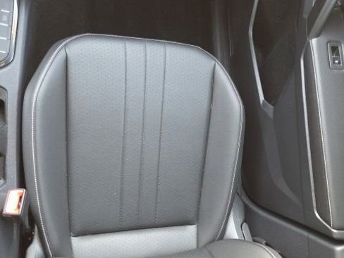 Used 2022 Volkswagen Tiguan SE image 19