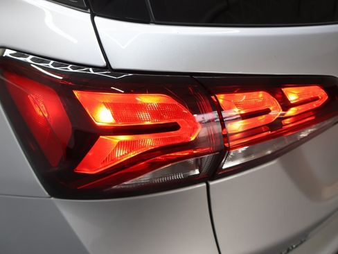 Used 2022 Chevrolet Equinox LS w/ LS Convenience Package image 26