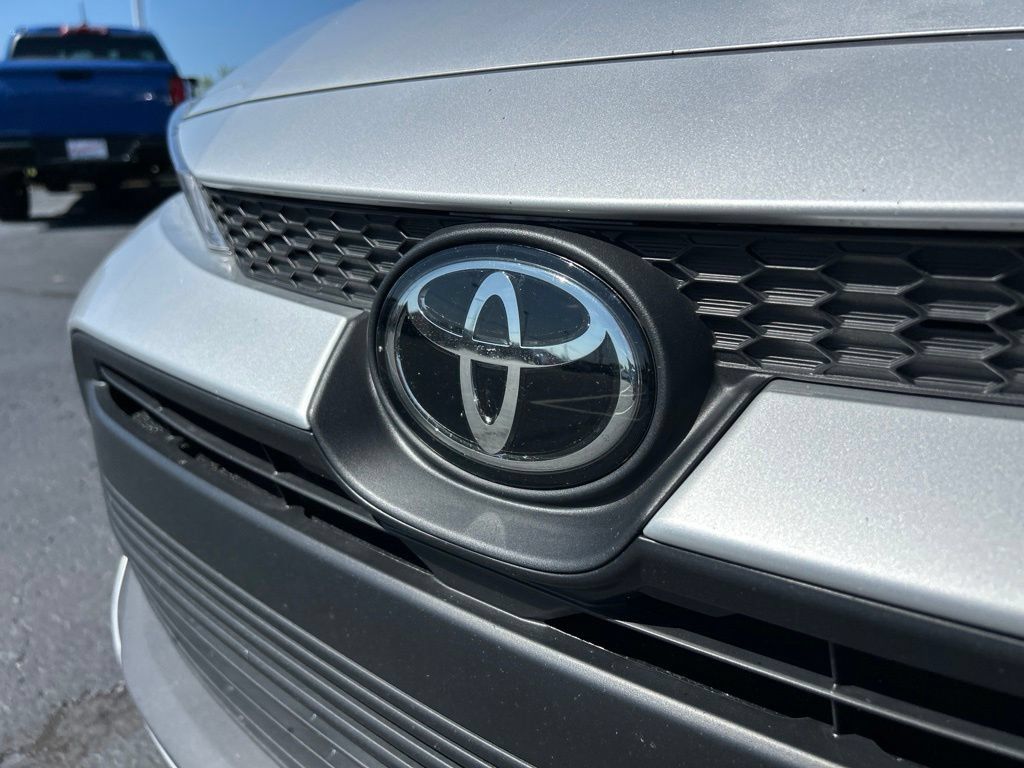 Used 2025 Toyota Corolla LE FWD image 10
