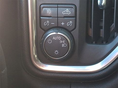 Used 2019 Chevrolet Silverado 1500 RST image 24