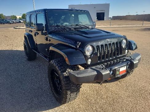 Used 2017 Jeep Wrangler Unlimited Sahara AWD/4WD image 4